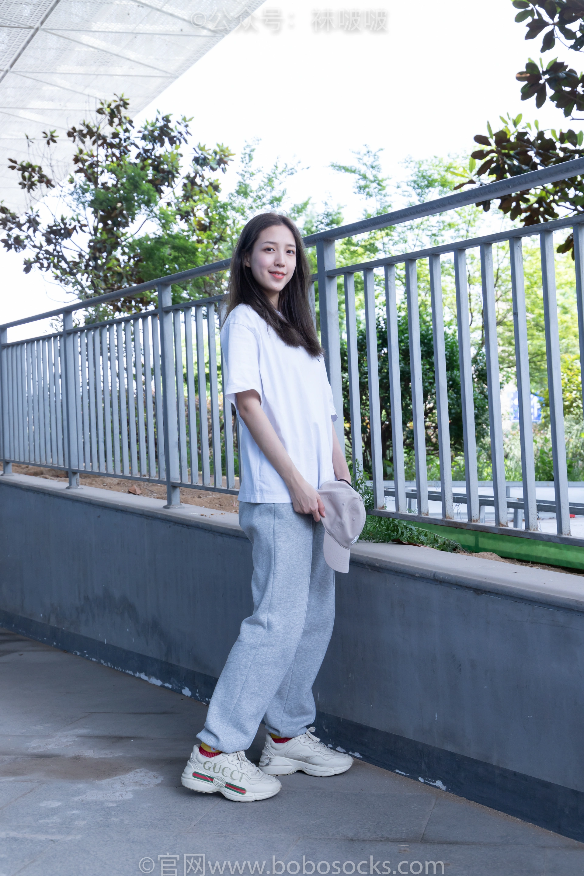 [BoBoSocks袜啵啵]NO.012 泡芙-运动鞋、白棉袜、裸足 1